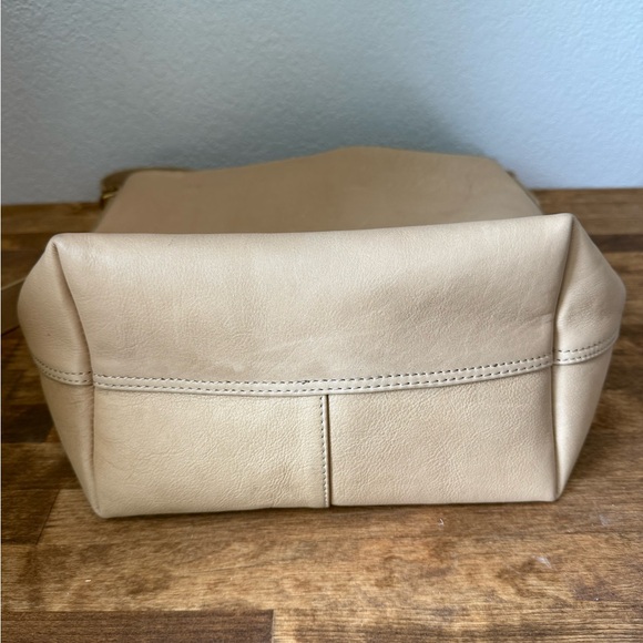 Margot New York Kaye Bucket Bag Beige Leather Tote NWT - Picture 9 of 17